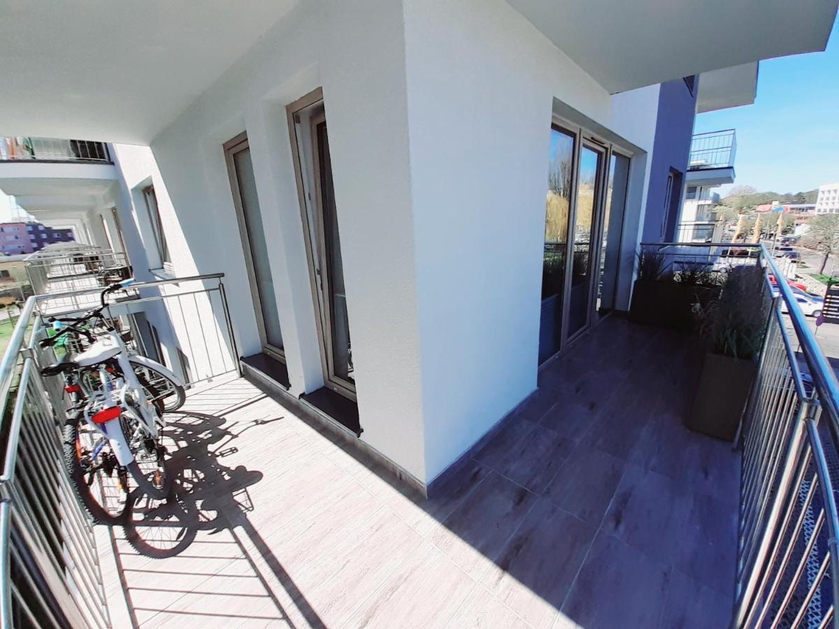 Apartament Kapitanski Mostek 17A Z Widokiem Na Port I Latarnie Morska Oraz Garazem Apartment Kołobrzeg Exterior foto