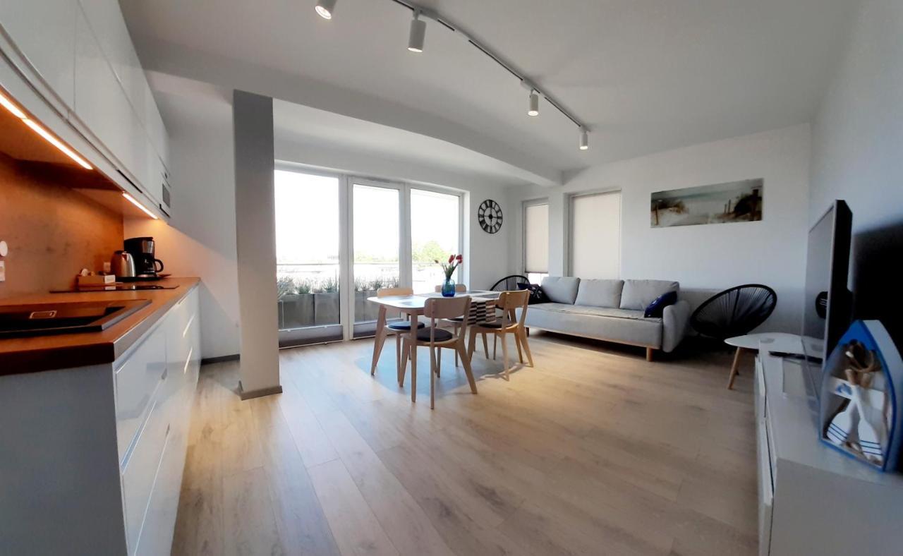 Apartament Kapitanski Mostek 17A Z Widokiem Na Port I Latarnie Morska Oraz Garazem Apartment Kołobrzeg Exterior foto